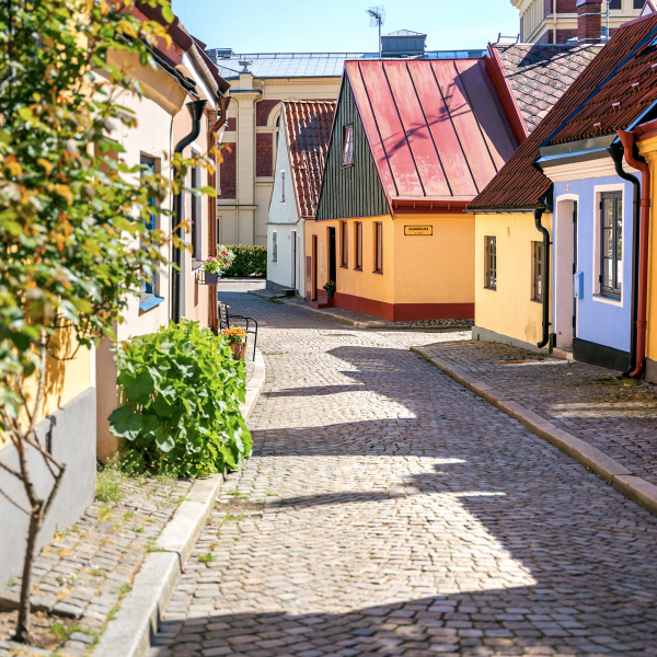calle-pequeña-ciudad-ystad-suecia