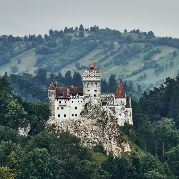 castillo-bran-transilvania-donde-pasarpasar-halloween-europa