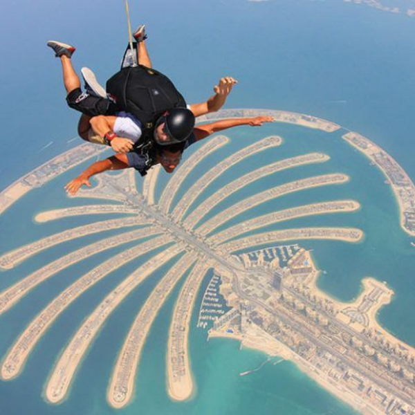 skydive-palm-jumeirah-entrevista-viajando-por-el-mundo-mundial