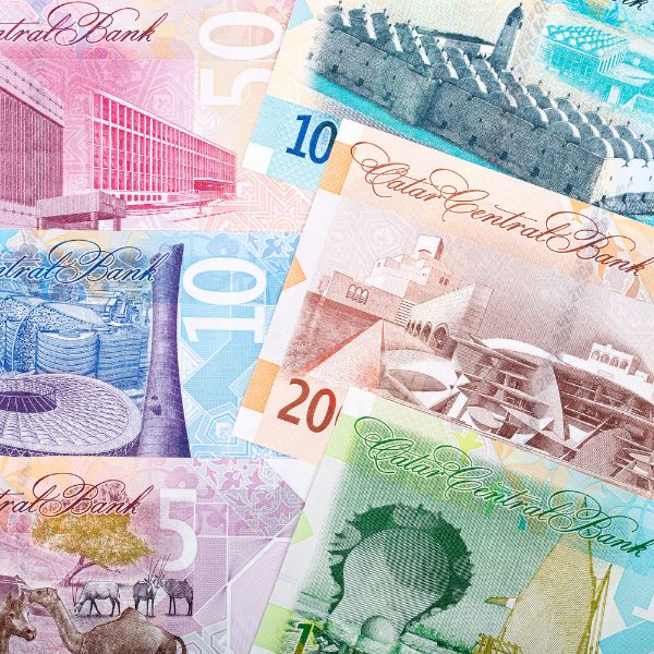 billetes-monedas-del-mundo-qatar-como-pagar