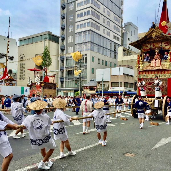 entrevista-guia-japon-desfile-tradicional