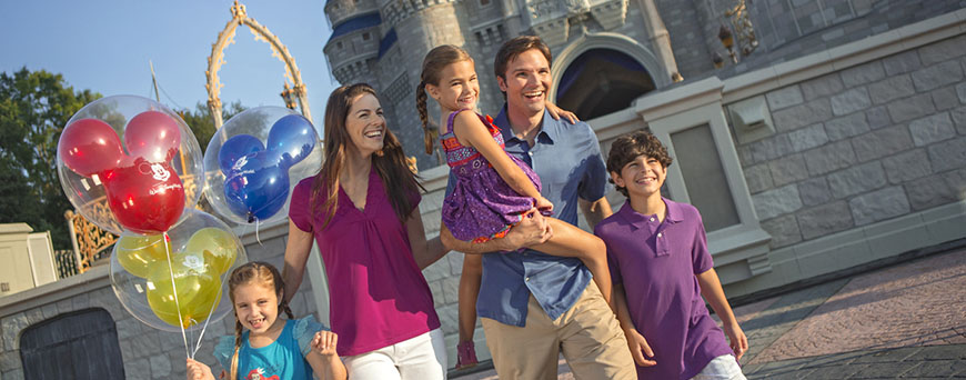 familia-visita-orlando-disneyworld-pb.jpg